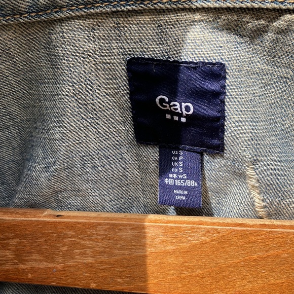 Gap Distressed Denim Jacket - Picture 3 of 9